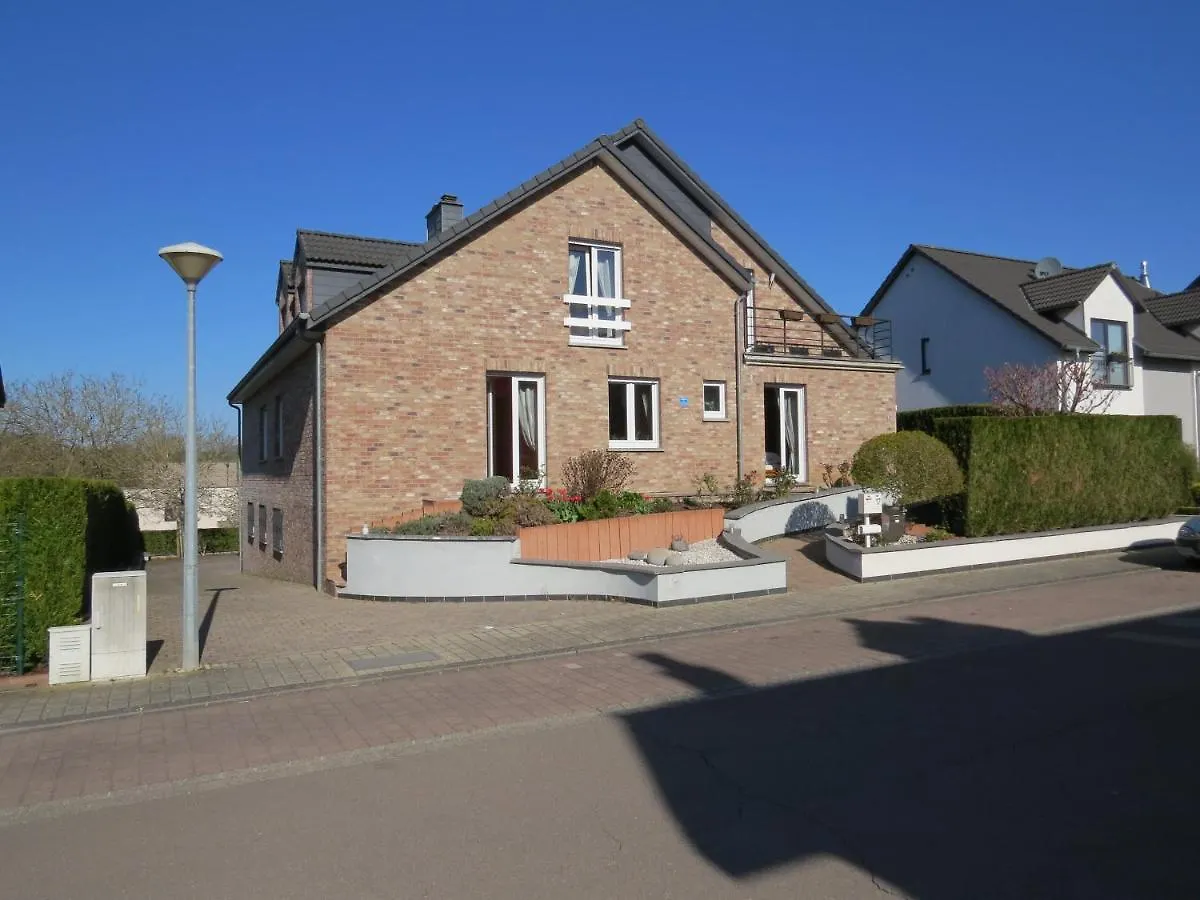 La Maison Du Bonheur Beringen Guest house