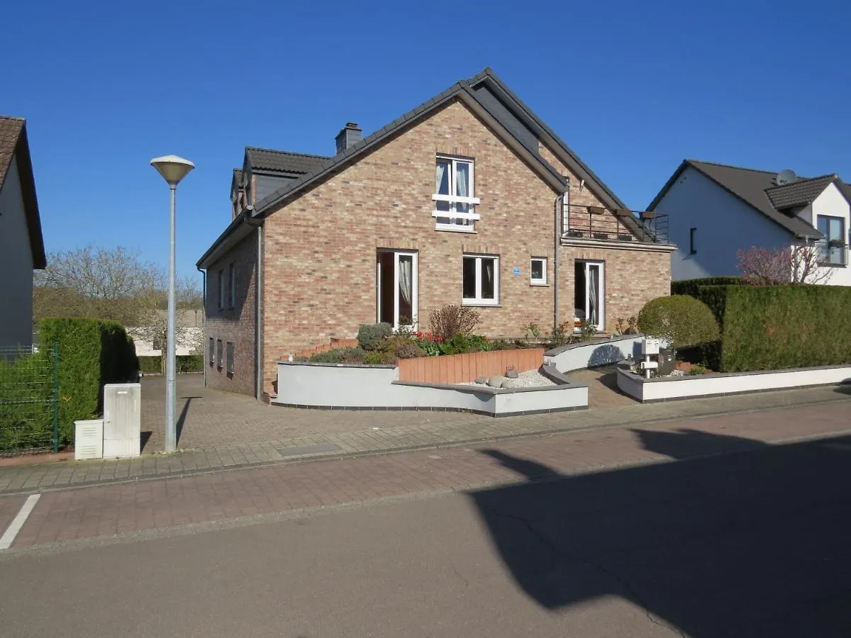 La Maison Du Bonheur Beringen Guest house